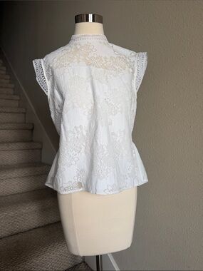Laundry Sz M White Lace Cap-Sleeve Top